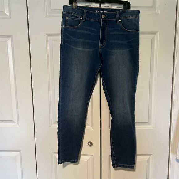 Tahari Women's Skinny Jeans Size 14 Blue Medium Wash Classic 5-Pocket Design - Picture 1 of 8